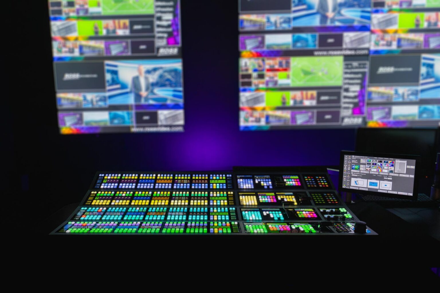 Handle layered compositions, transitions, keying and effects without adding separate processing systems. Familiar Carbonite operation and multiple control options help operators stay focused on the production.