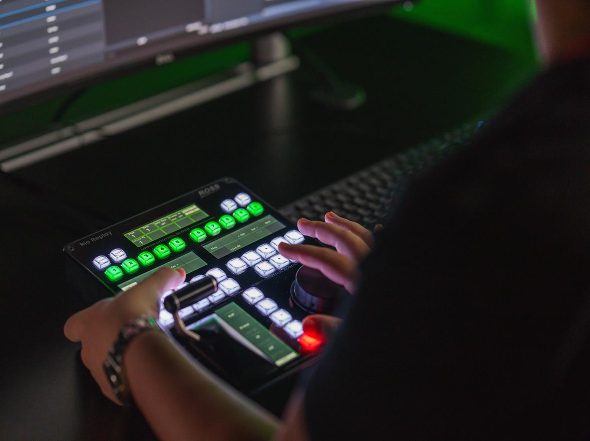 A sleek, space-saving design with customizable interface and intuitive controls, a programmable LCD touch display, and easy integration ensures quick setups and efficient workflows.